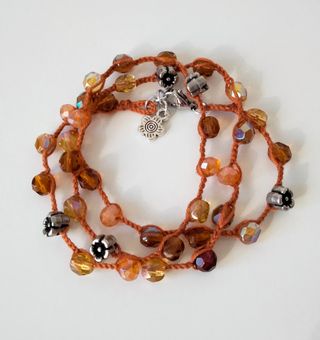 Collana arancione con cristalli