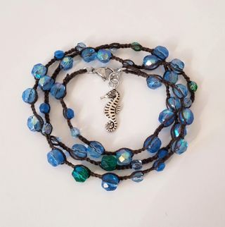 Collana cristalli blu con cavalluccio