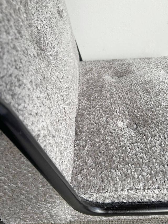 BUTACA BAJA PATAS METÁLICAS NEGRAS, AÑOS 60