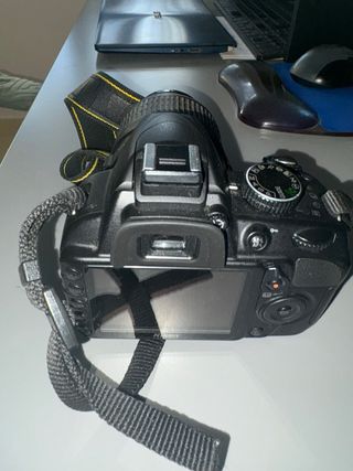 Camara reflex Nikon D3100