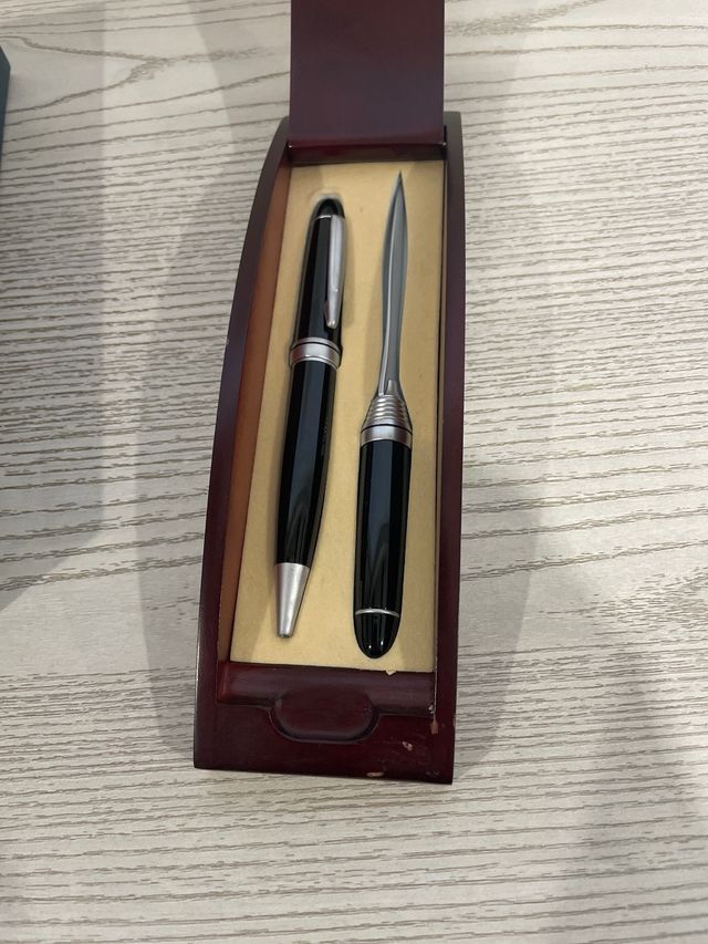 Juego bolígrafo y abrecartas con estuche