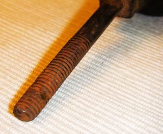 ANTIGUO POMO o TIRADOR DE HIERRO COLADO