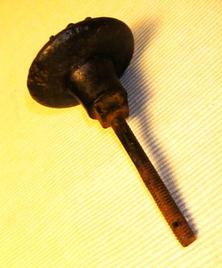 ANTIGUO POMO o TIRADOR DE HIERRO COLADO