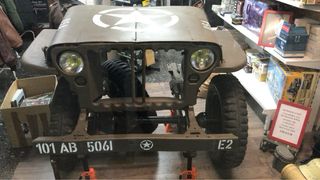 Mesa Jeep Willys MB con piezas originales