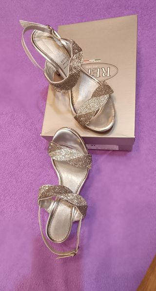 Sandalias adornos brillantes