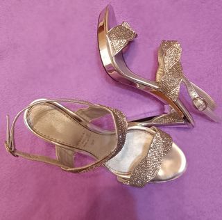 Sandalias adornos brillantes