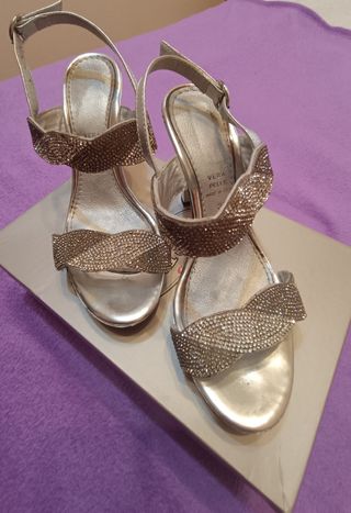 Sandalias adornos brillantes