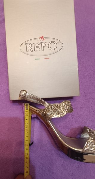 Sandalias adornos brillantes