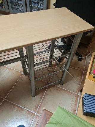 Set de mesa y dos taburetes. Recogida en mano