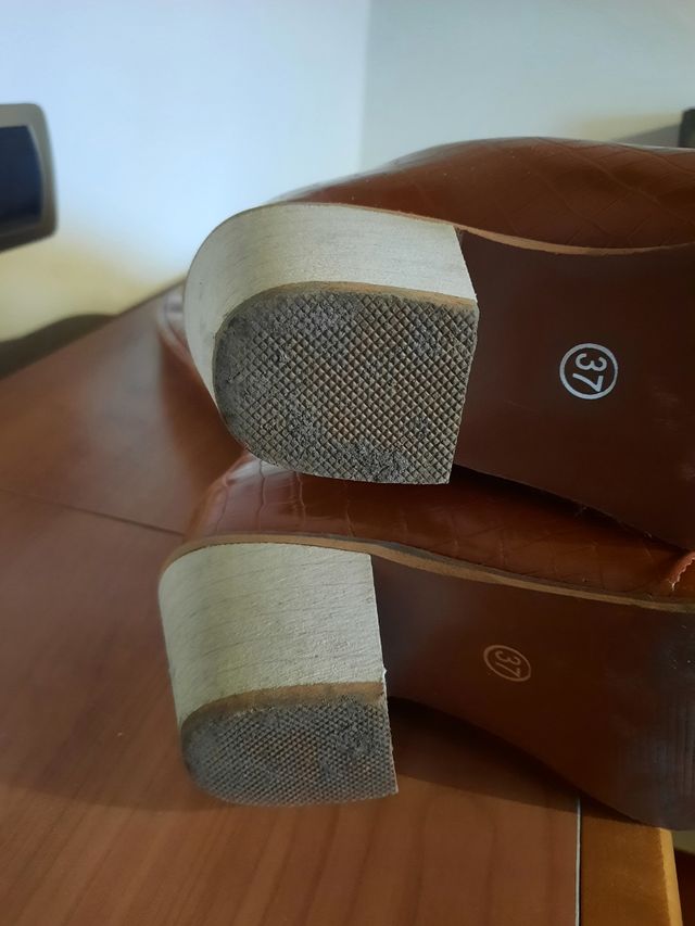 Stivali a punta nr 2 nr 37 più 1 classivo