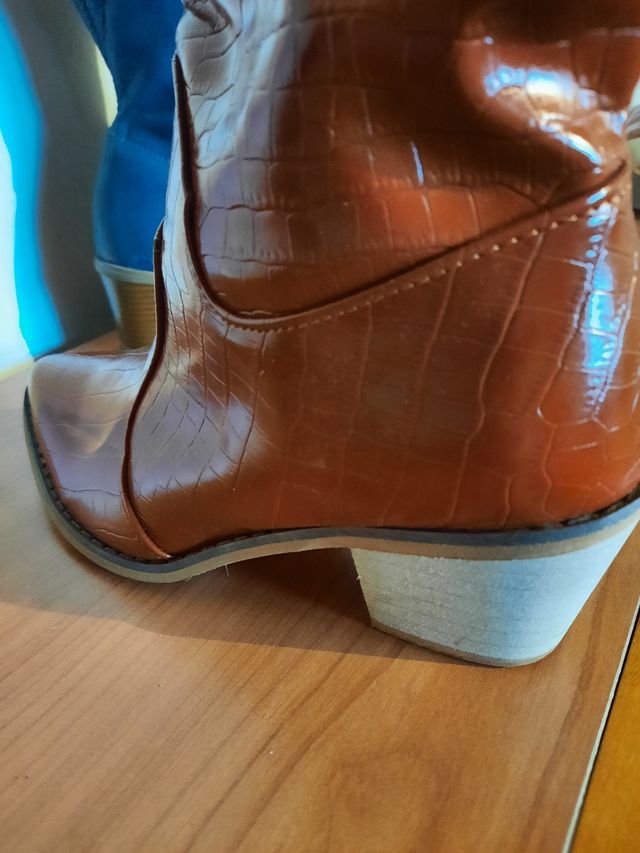 Stivali a punta nr 2 nr 37 più 1 classivo