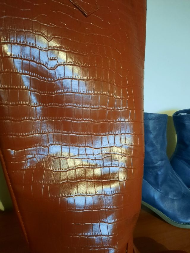 Stivali a punta nr 2 nr 37 più 1 classivo