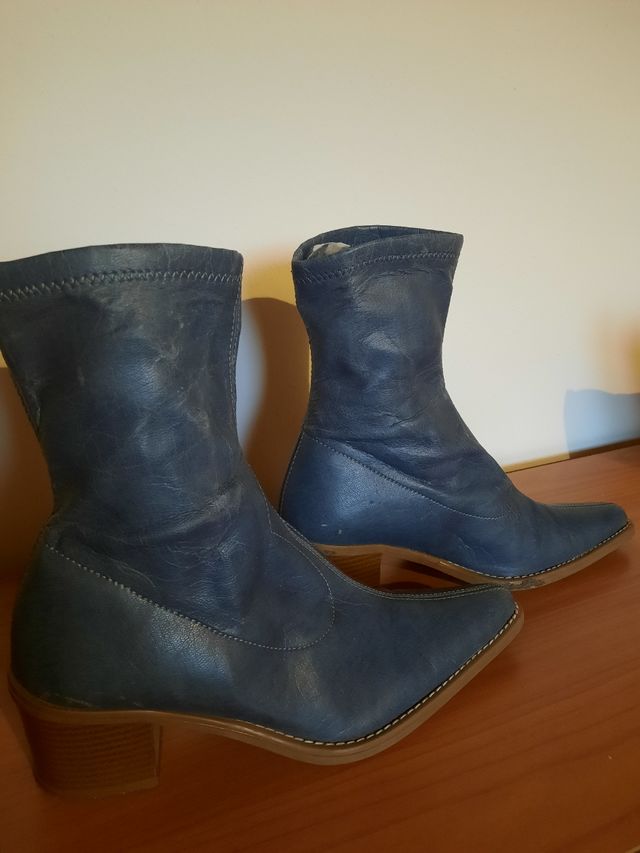 Stivali a punta nr 2 nr 37 più 1 classivo