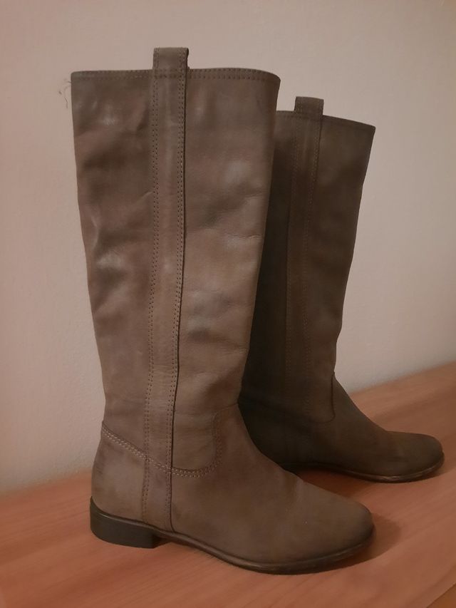 Stivali a punta nr 2 nr 37 più 1 classivo