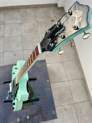 Guitarra Hollow body
