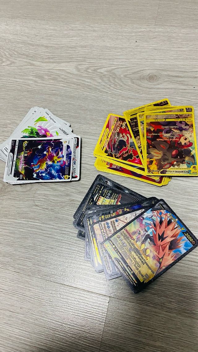 Cartas y fundas pokemon todo  el lote 