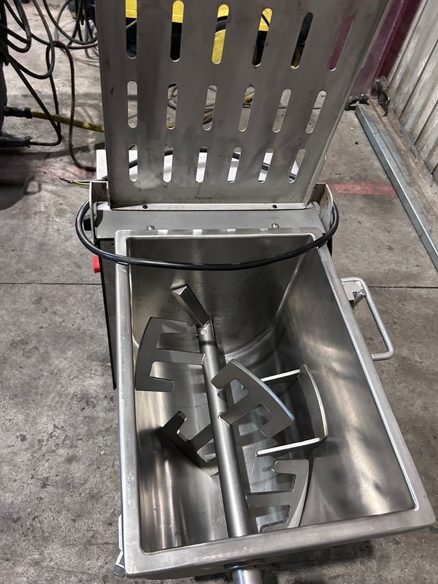 Amasadora de carne Mainca