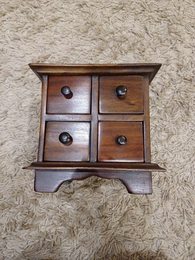 Caja joyero de madera