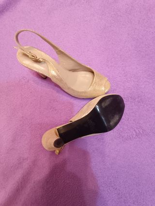 Sandalias doradas 
