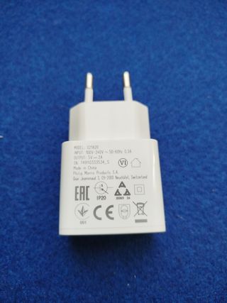 Cable de carga USB a micro USB.