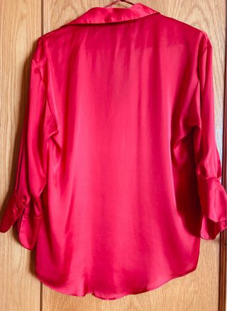 Blusa roja satinada mujer