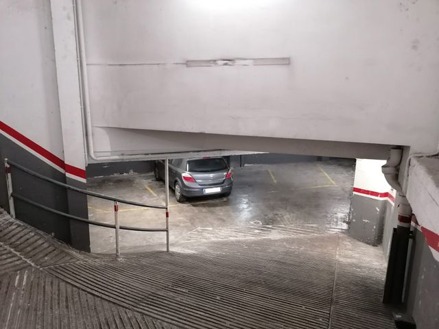 Plaza parking para coche y moto en Sagrada Familia