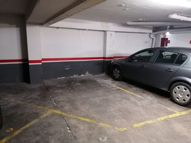 Plaza parking para coche y moto en Sagrada Familia