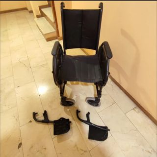 Silla de ruedas plegable desmontable seminueva