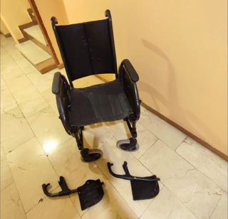 Silla de ruedas plegable desmontable seminueva