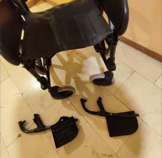 Silla de ruedas plegable desmontable seminueva