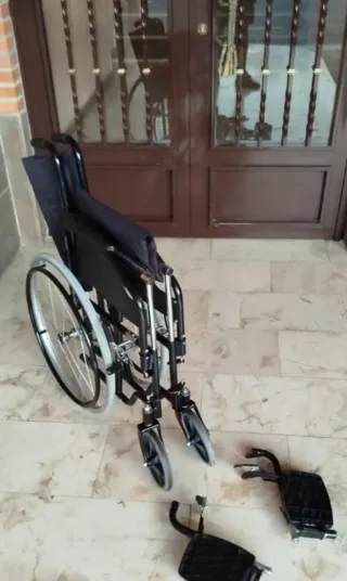 Silla de ruedas plegable desmontable seminueva