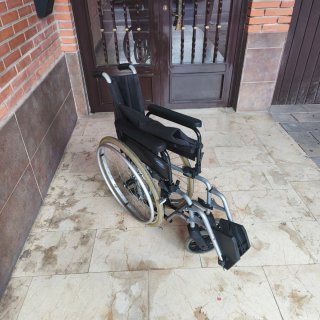 Silla de ruedas plegable desmontable seminueva