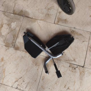 Silla de ruedas plegable desmontable seminueva