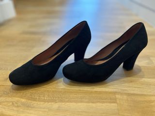 Zapato de salon ante negro FLAVIO. Talla 38