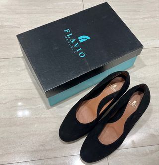 Zapato de salon ante negro FLAVIO. Talla 38