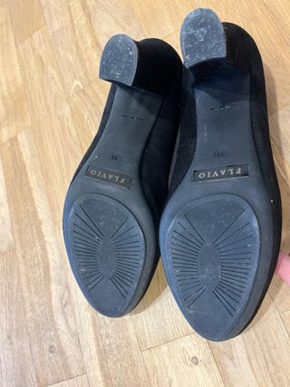 Zapato de salon ante negro FLAVIO. Talla 38