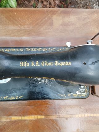Máquina de coser Alfa