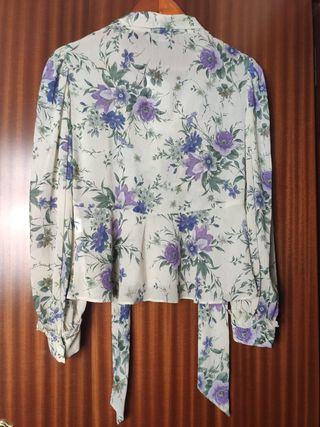 Blusa Zara talla M nueva, estampado flor.