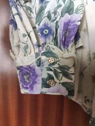 Blusa Zara talla M nueva, estampado flor.