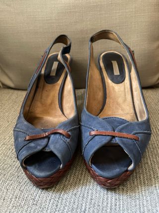 Sandalias con tacon de verano de piel Uterqüe