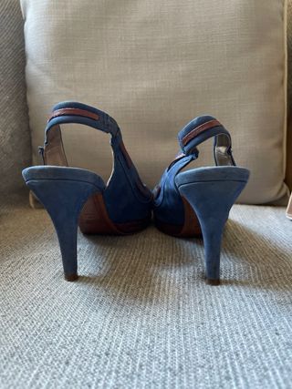 Sandalias con tacon de verano de piel Uterqüe