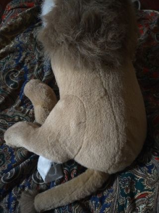 Peluche. Leone sdraiato. Grande