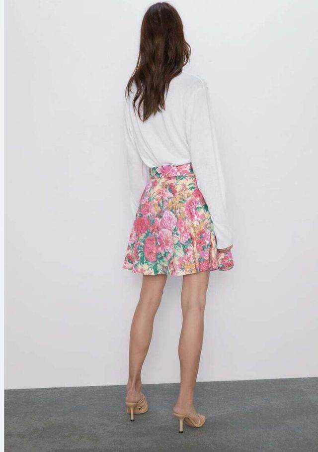 Minifalda Zara talla M estampado flor.