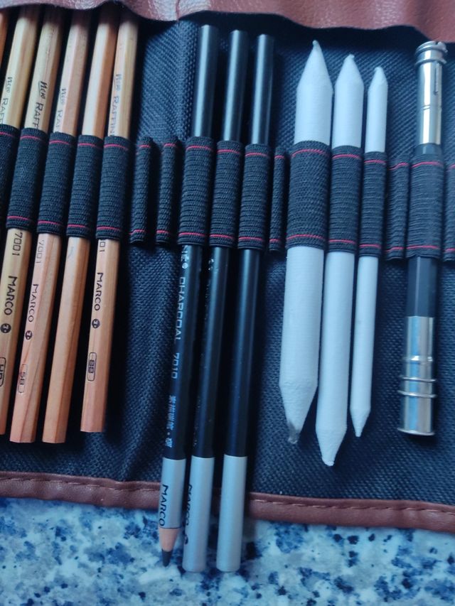 Juego lápices dibujo profesional