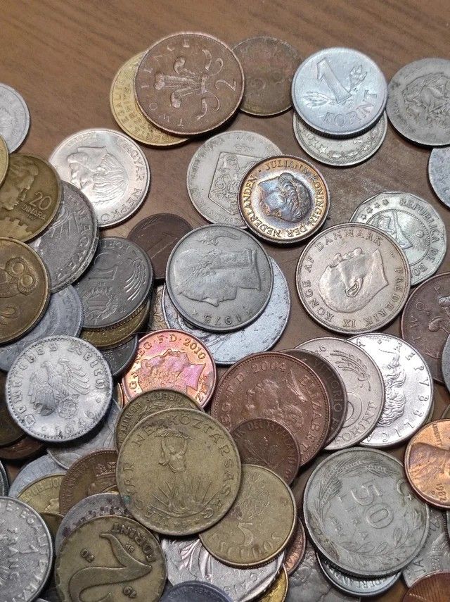1 kg di varie monete internazionali