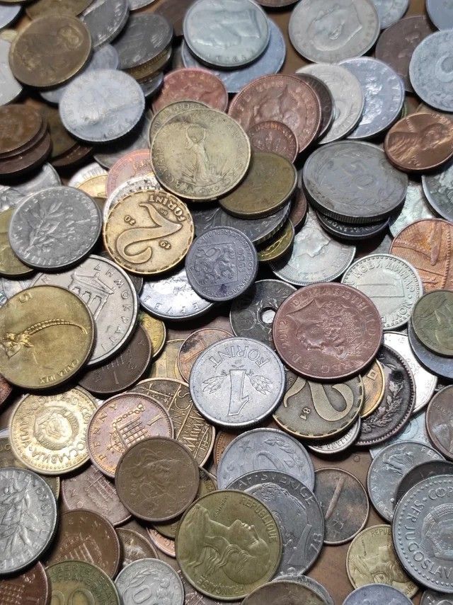 1 kg di varie monete internazionali