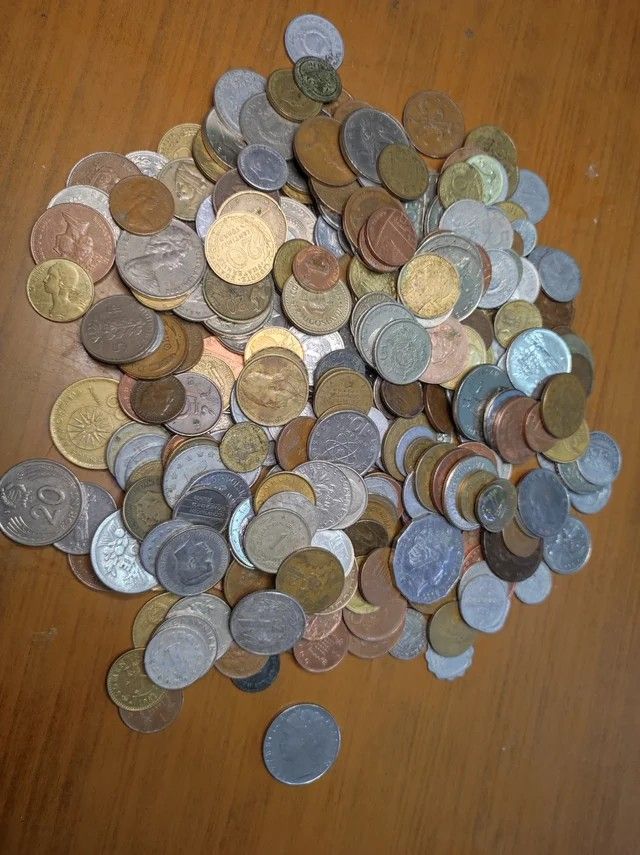 1 kg di varie monete internazionali