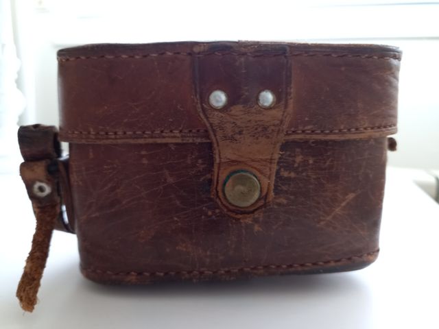 Cámara de fotos antigua Berthiot