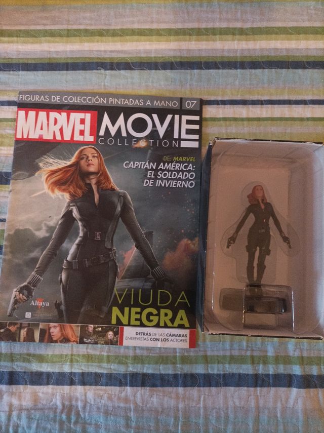 Figura viuda negra + revista