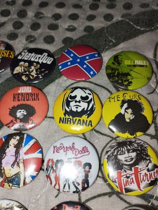 Lote 20 chapas heavy pop rock 